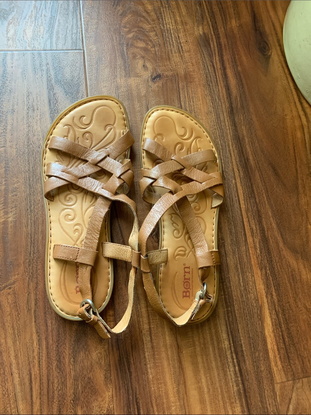 Born sandals